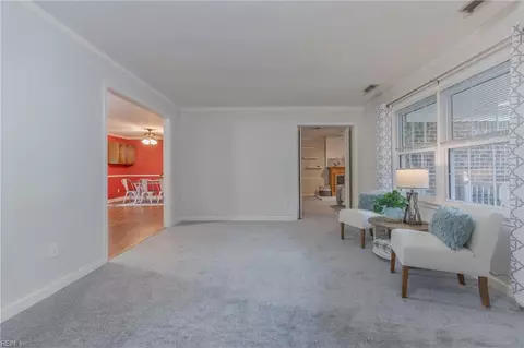 Living - 424 Blanche Dr E, Chesapeake, VA 23323 photo 3 of 6
