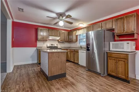 Kitchen - 424 Blanche Dr E, Chesapeake, VA 23323 photo 2 of 2