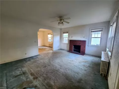 Living - 116 Apple Ave, Hampton, VA 23661 photo 1 of 2