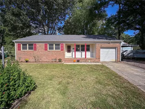 28 Effingham Pl, Newport News, VA 23608