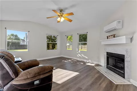 801 Johnstown Rd, Chesapeake, VA 23322 photo 4