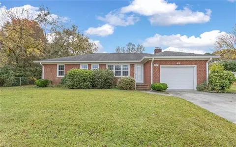 5425 N Sunland Dr, Virginia Beach, VA 23464