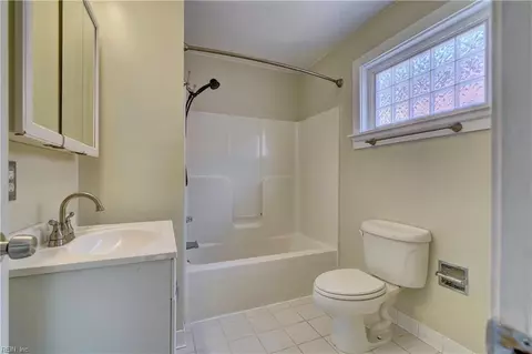 Bath - 116 E 41st St, Norfolk, VA 23504 photo 2 of 5