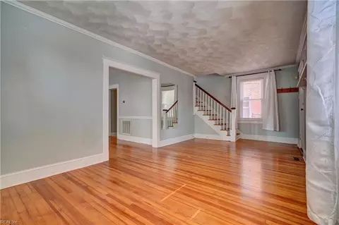Living - 116 E 41st St, Norfolk, VA 23504 photo 3 of 4