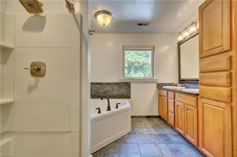 Bath - 116 E 41st St, Norfolk, VA 23504 photo 3 of 5