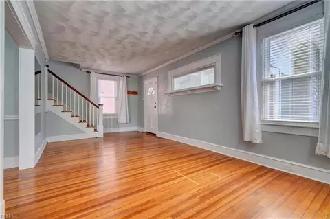 Living - 116 E 41st St, Norfolk, VA 23504 photo 2 of 4