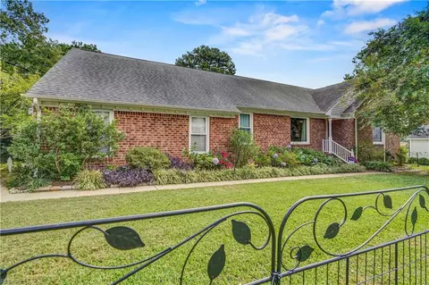 2037 Inlet Point Rd, Norfolk, VA 23503
