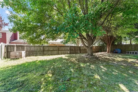 Exterior - 1403 Paul Jack Dr, Hampton, VA 23666 photo 6 of 10