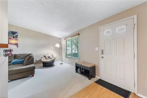 Entry Way - 1403 Paul Jack Dr, Hampton, VA 23666 photo 3 of 7