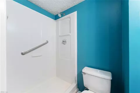 Bath - 1403 Paul Jack Dr, Hampton, VA 23666 photo 4 of 4