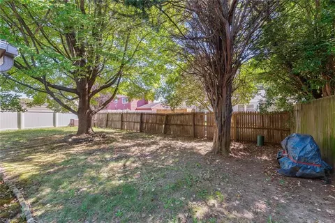 Exterior - 1403 Paul Jack Dr, Hampton, VA 23666 photo 9 of 10