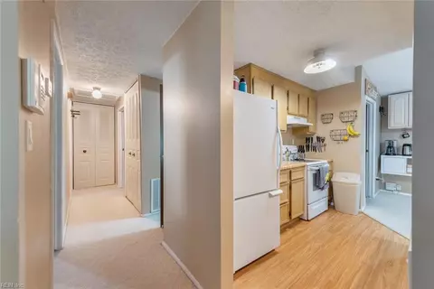 Entry Way - 1403 Paul Jack Dr, Hampton, VA 23666 photo 6 of 7