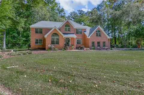 600 Ravenwoods Dr, Chesapeake, VA 23322