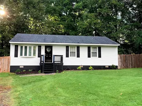 5180 Owens Ln, Smithfield, VA 23430