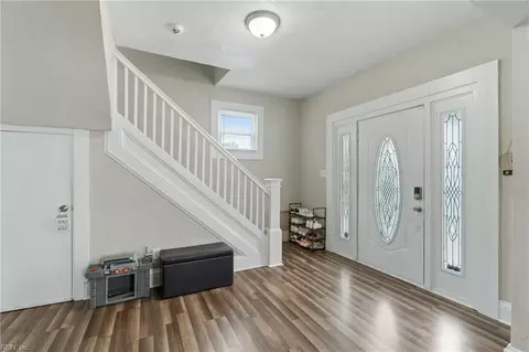 Entry Way - 1016 Mapole Ave, Norfolk, VA 23504 photo 1 of 10
