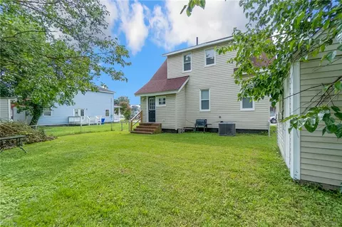 Exterior - 1016 Mapole Ave, Norfolk, VA 23504 photo 3 of 6