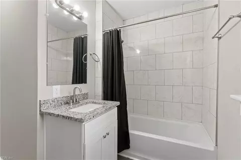 Bath - 1016 Mapole Ave, Norfolk, VA 23504 photo 4 of 4