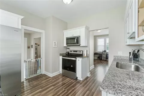 Entry Way - 1016 Mapole Ave, Norfolk, VA 23504 photo 7 of 10