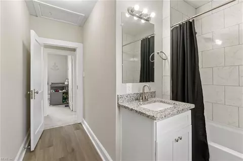 Entry Way - 1016 Mapole Ave, Norfolk, VA 23504 photo 9 of 10