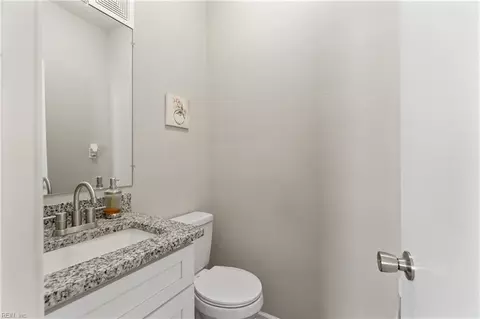 Bath - 1016 Mapole Ave, Norfolk, VA 23504 photo 1 of 4