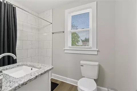 Bath - 1016 Mapole Ave, Norfolk, VA 23504 photo 3 of 4