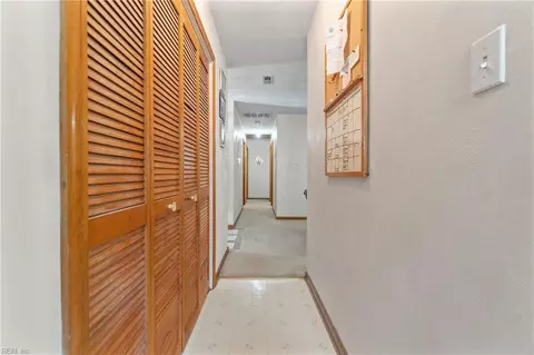 Entry Way - 708 Dana Dr, Chesapeake, VA 23321 photo 3 of 7