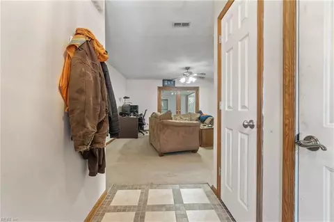 Entry Way - 708 Dana Dr, Chesapeake, VA 23321 photo 5 of 7