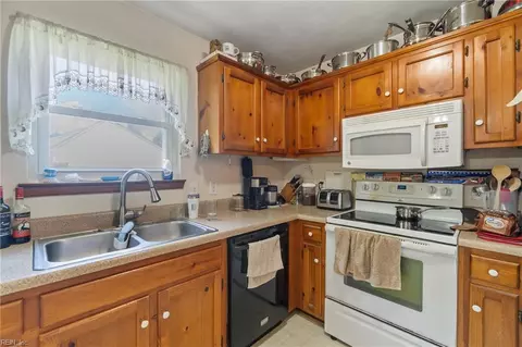 Kitchen - 708 Dana Dr, Chesapeake, VA 23321 photo 2 of 3
