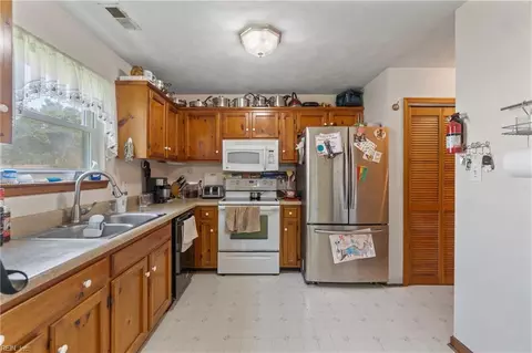 Kitchen - 708 Dana Dr, Chesapeake, VA 23321 photo 3 of 3