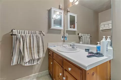 Bath - 708 Dana Dr, Chesapeake, VA 23321 photo 3 of 3