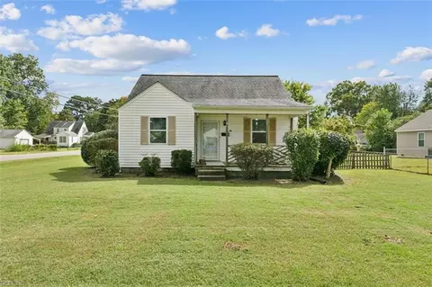 24 Davis Ave, Newport News, VA 23601