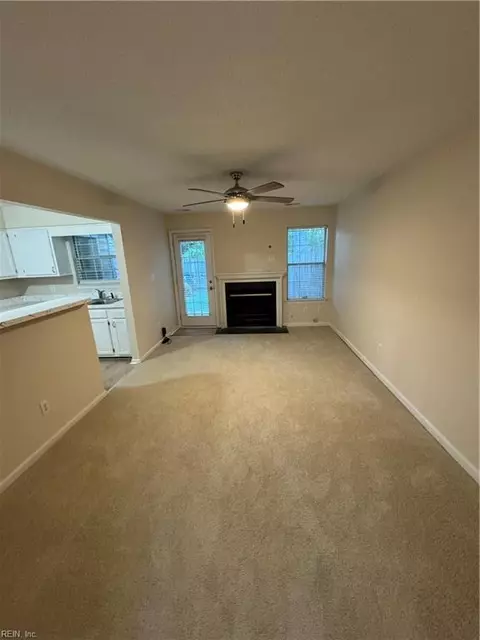Living - 12 Red Oak Pl, Hampton, VA 23666 photo 3 of 4