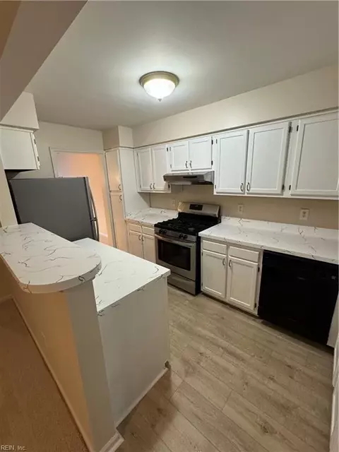 Kitchen - 12 Red Oak Pl, Hampton, VA 23666 photo 1 of 2