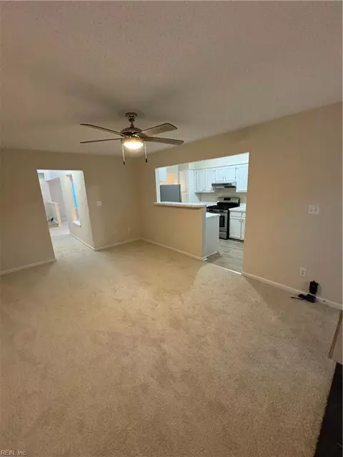 Living - 12 Red Oak Pl, Hampton, VA 23666 photo 4 of 4