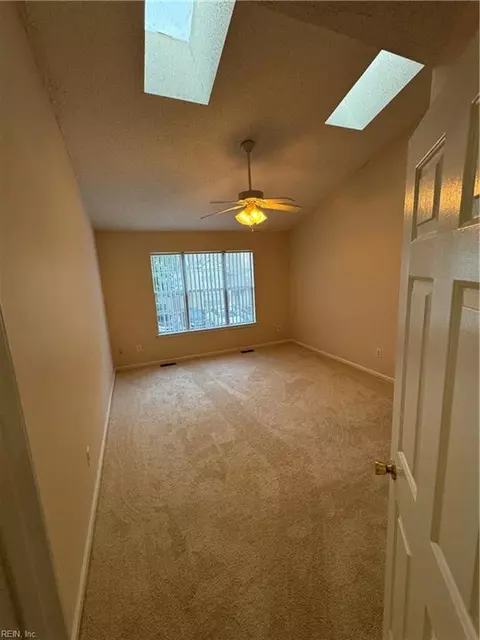 Bedroom - 12 Red Oak Pl, Hampton, VA 23666 photo 1 of 3