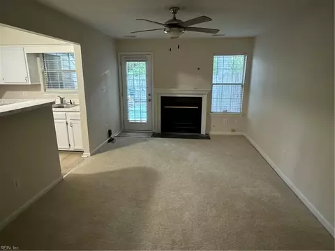 Living - 12 Red Oak Pl, Hampton, VA 23666 photo 2 of 4