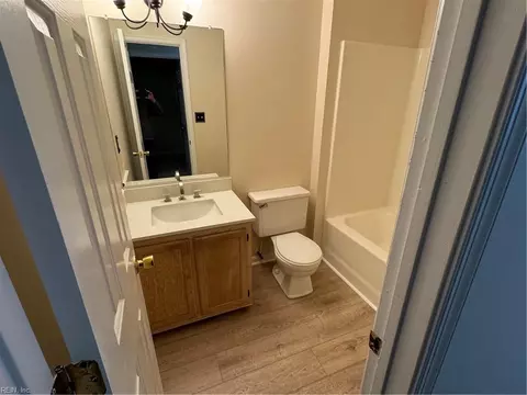 Bath - 12 Red Oak Pl, Hampton, VA 23666 photo 2 of 3