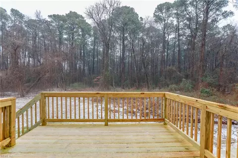 Exterior - 306 Hall Rd, Hampton, VA 23664 photo 4 of 5