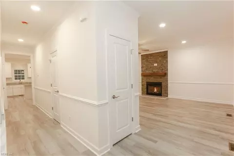Entry Way - 306 Hall Rd, Hampton, VA 23664 photo 2 of 6