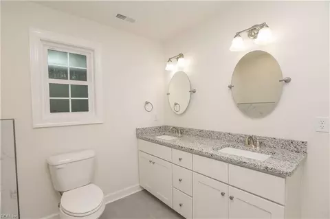 Bath - 306 Hall Rd, Hampton, VA 23664 photo 2 of 11