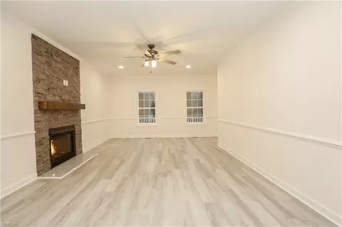 Living - 306 Hall Rd, Hampton, VA 23664 photo 2 of 4
