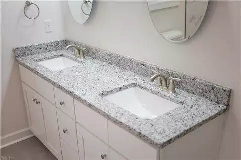 Bath - 306 Hall Rd, Hampton, VA 23664 photo 3 of 11