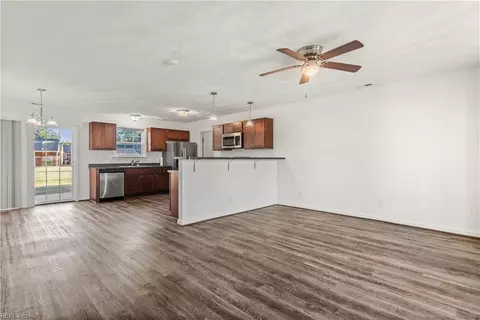 Living - 35416 Amanda Loop, Ivor, VA 23866 photo 3 of 4