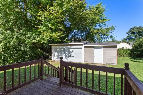 Exterior - 706 Smith St, Hampton, VA 23661 photo 7 of 8