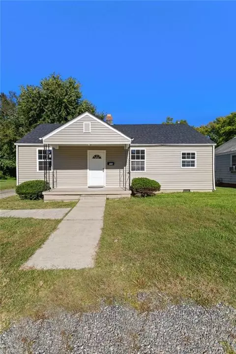 Exterior - 706 Smith St, Hampton, VA 23661 photo 4 of 8