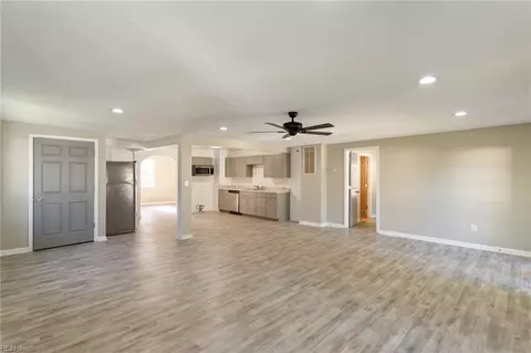 Living - 706 Smith St, Hampton, VA 23661 photo 4 of 15