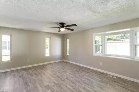 Living - 706 Smith St, Hampton, VA 23661 photo 6 of 15