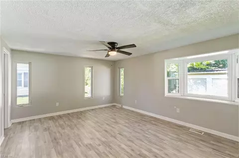 Living - 706 Smith St, Hampton, VA 23661 photo 12 of 15