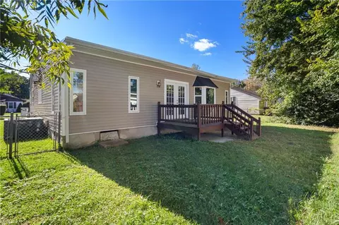 Exterior - 706 Smith St, Hampton, VA 23661 photo 5 of 8