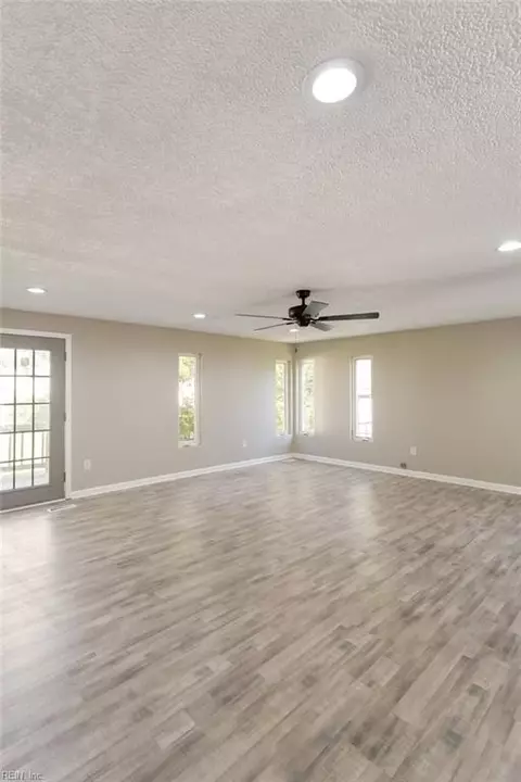 Living - 706 Smith St, Hampton, VA 23661 photo 13 of 15